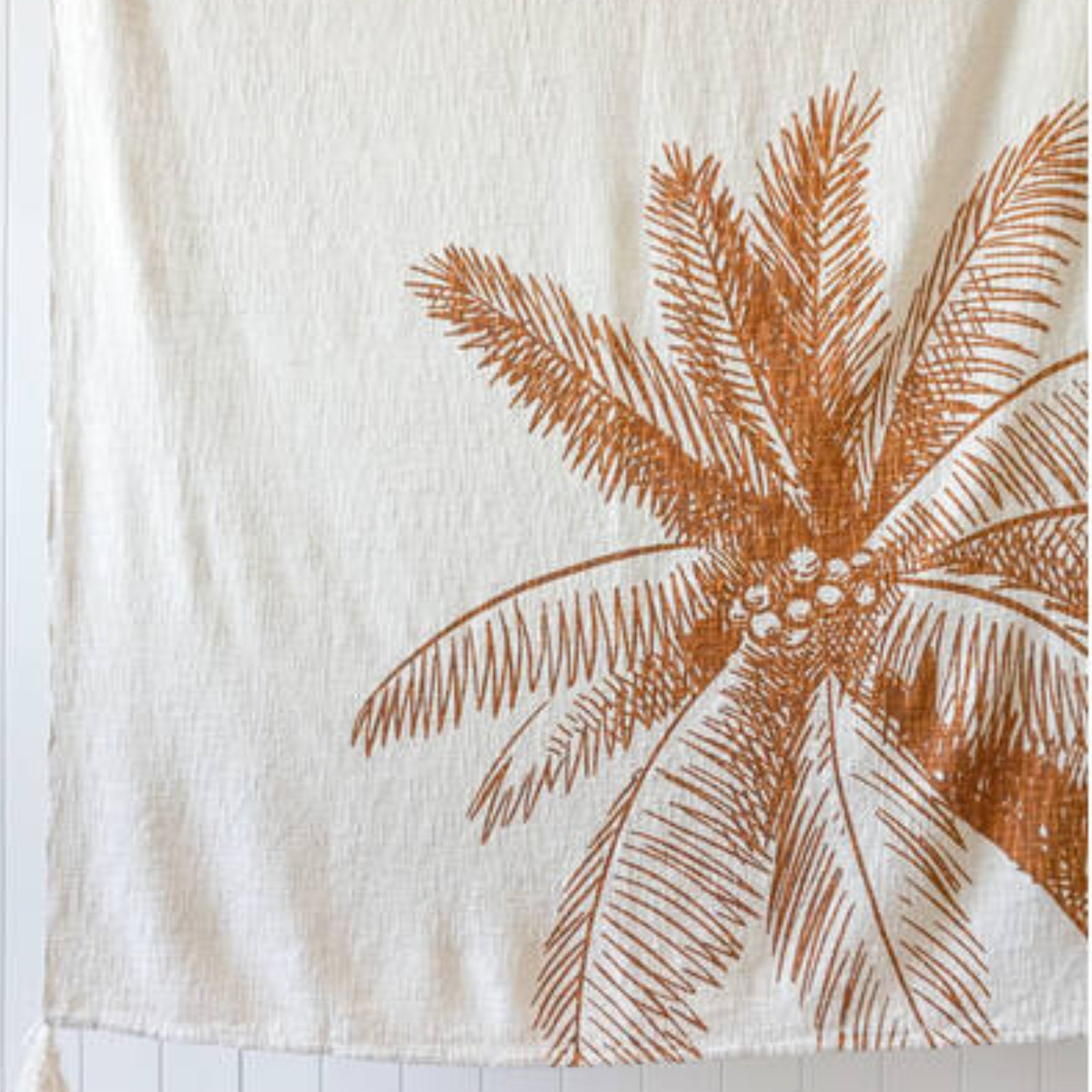 Palm tree outlet throw