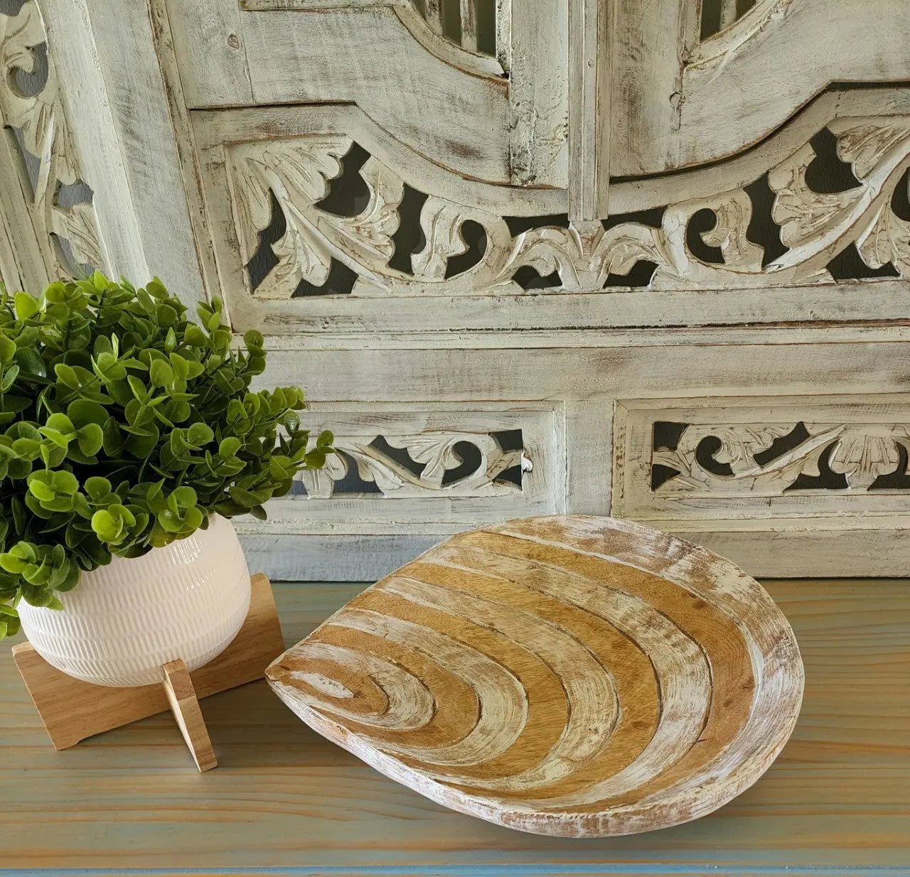 Scallop Bowl | Mango Wood | Natural & white - Coastal Country Home Decor